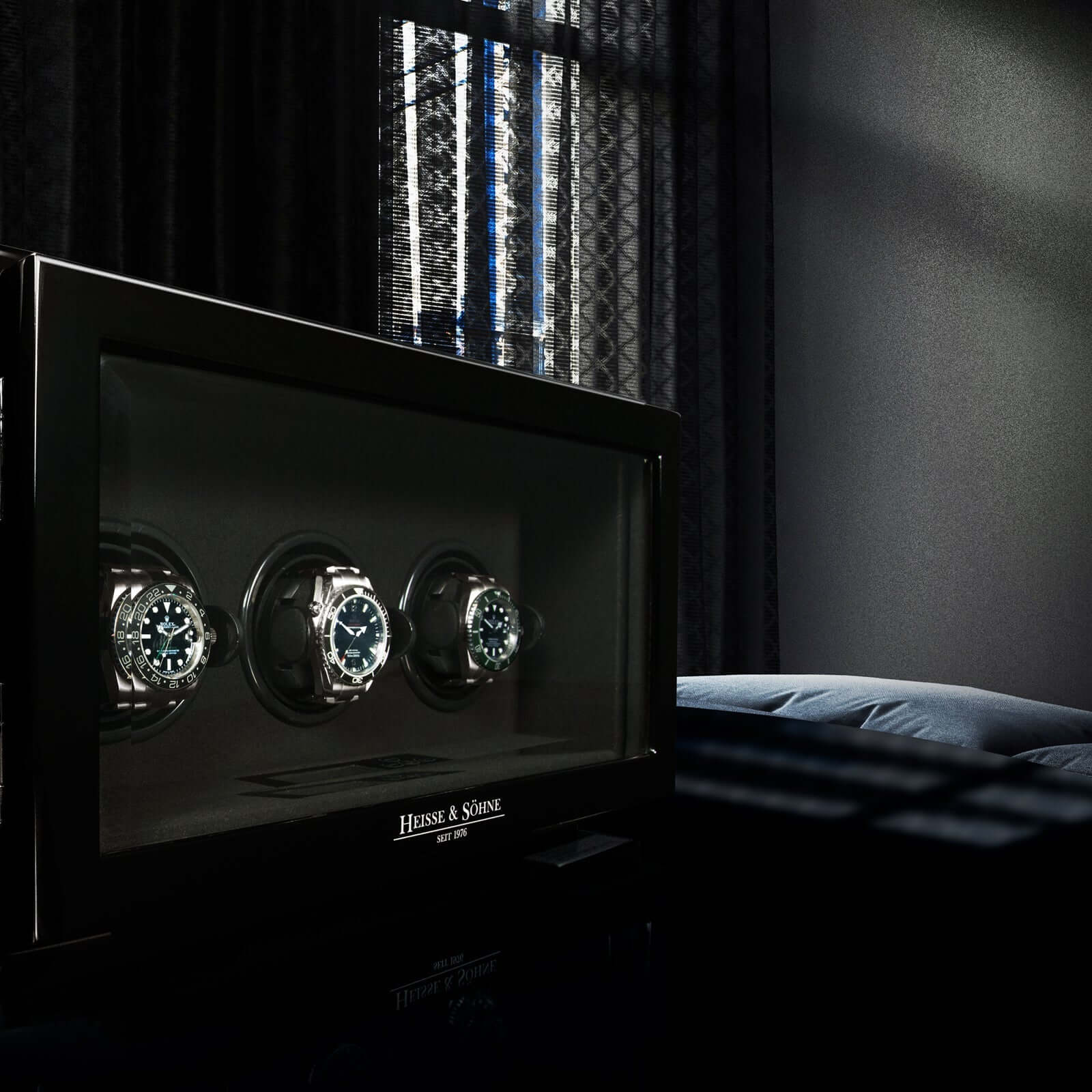 Watch Master 6 Black & Carbon