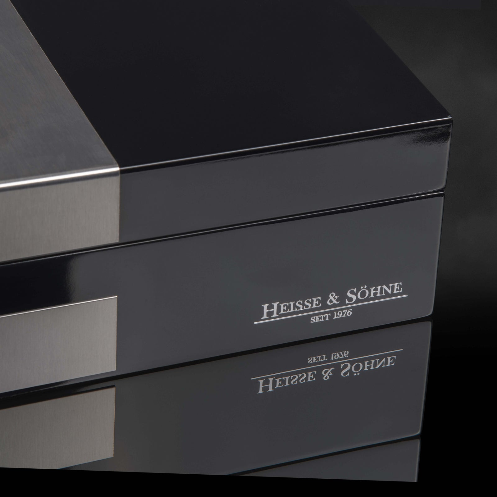 Botega 8 Watches Black Box