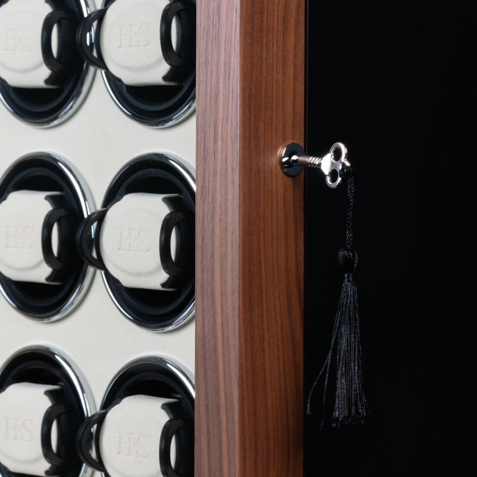 Collector New York Black and Cream 16 Watches