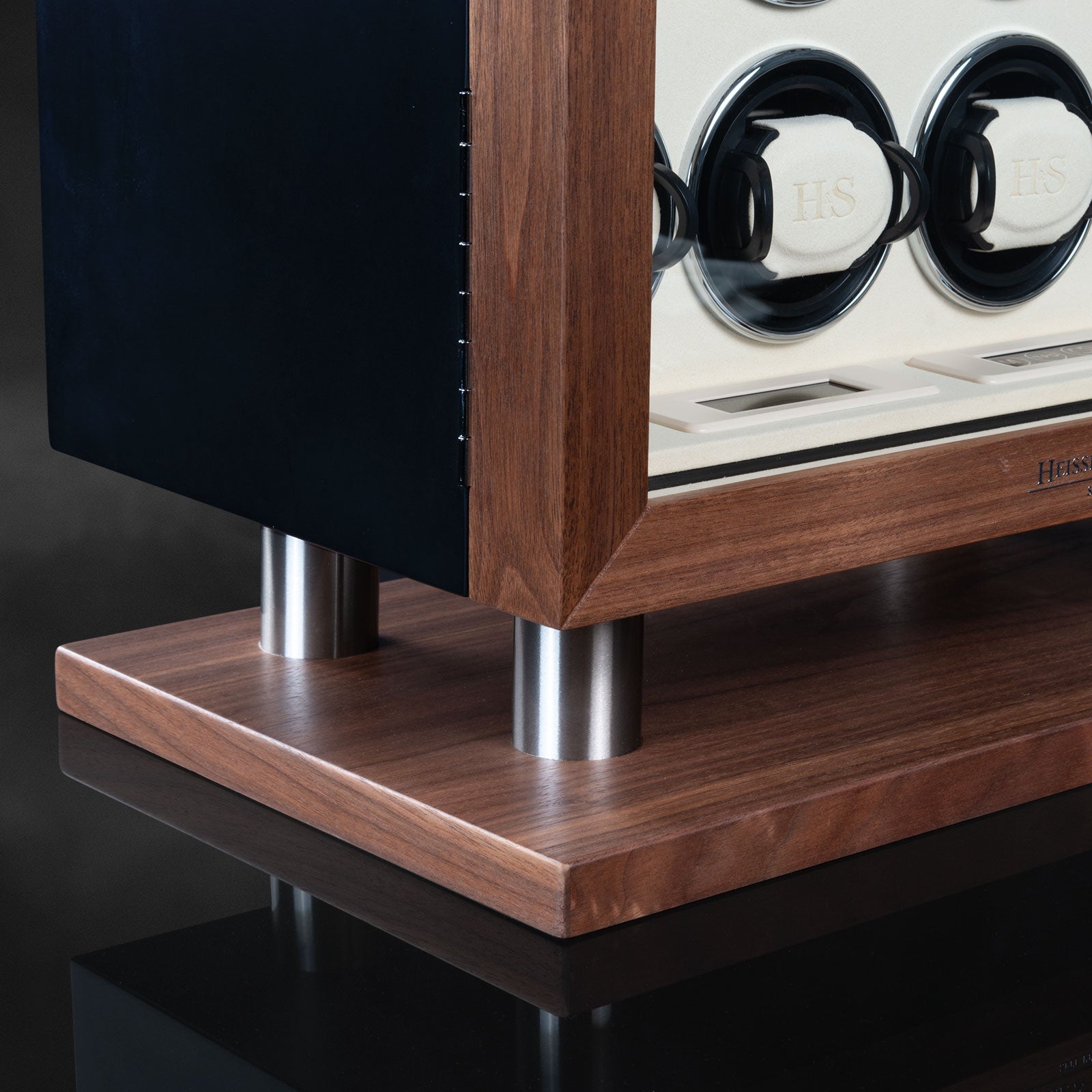 Collector New York Black and Cream 16 Watches