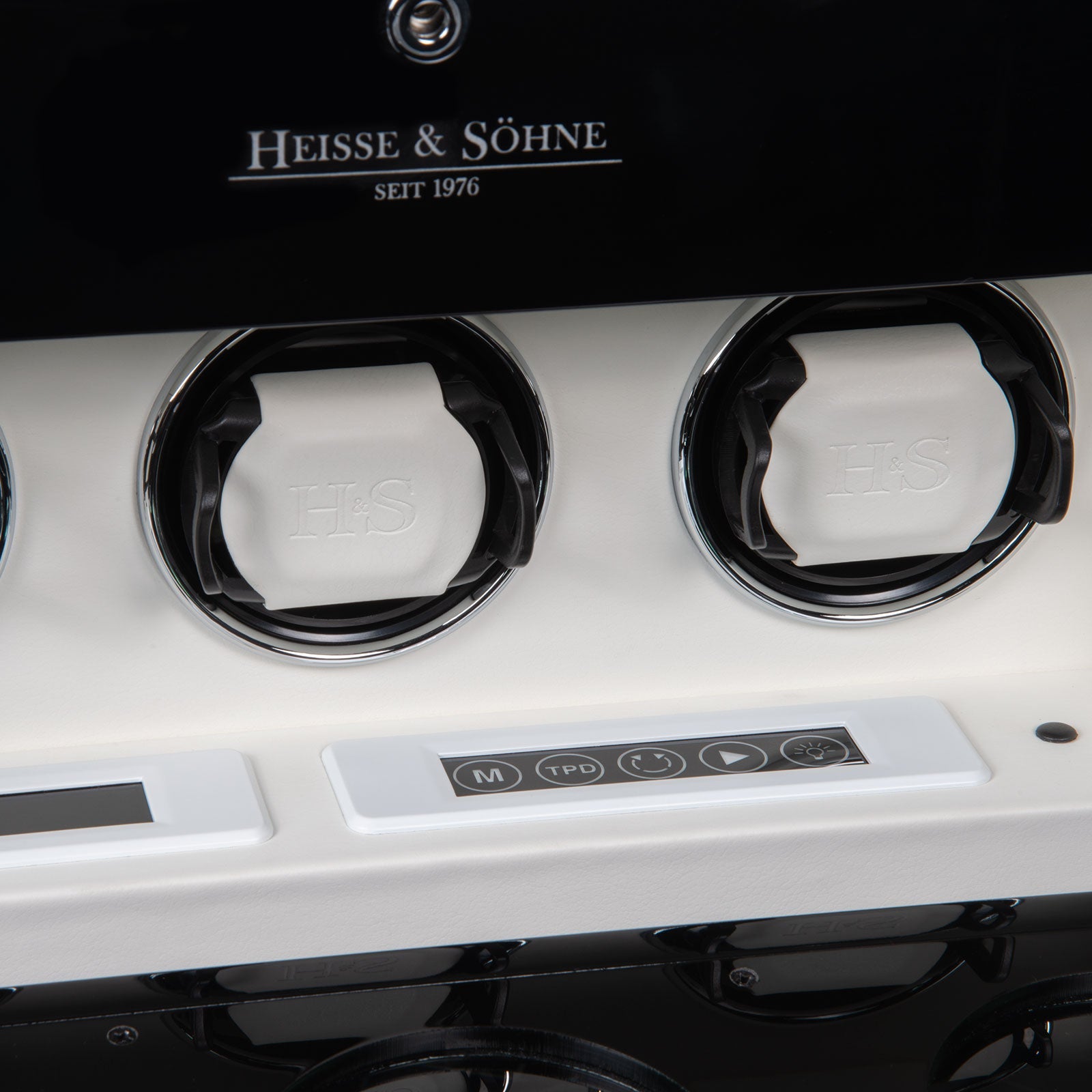 Loop 3 Black & White