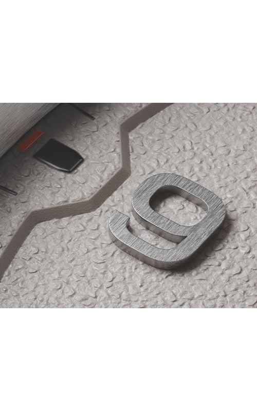 Metallic '9' on a textured surface
ORIS ProPilot Date 01 733 7805 4163-07 6 20 15LC Bandiera Jewellers