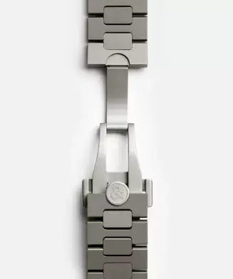 Close-up of a silver watch strap on a light gray background
Bell & Ross BR-X5 Black Titanium BRX5R-BL-TI/STI Bandiera Jewellers