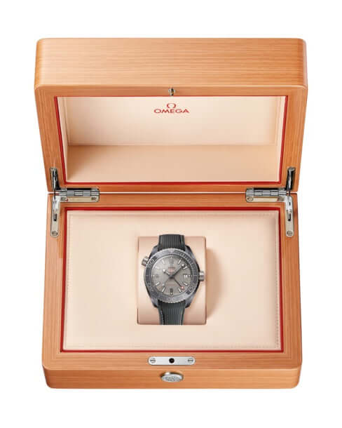 Omega Seamaster Planet Ocean Dark Grey 215.92.46.22.99.002 Bandiera Jewellers