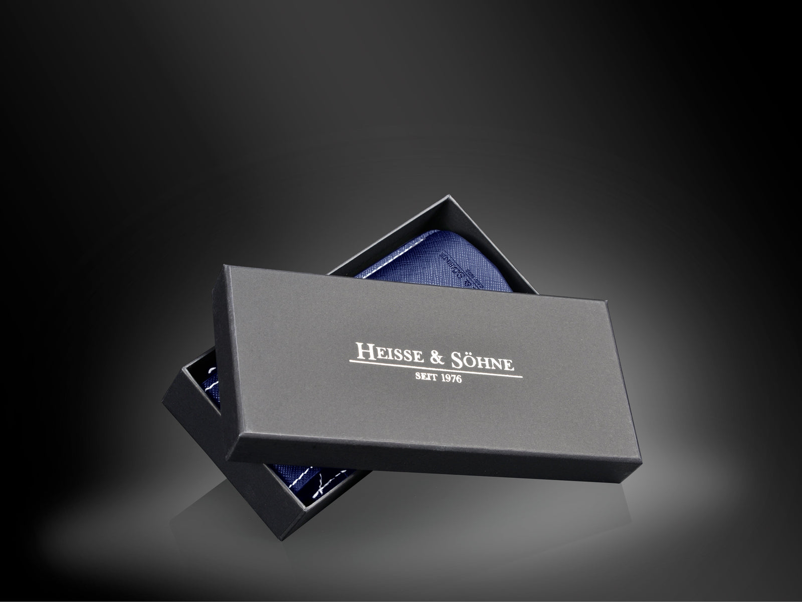 Mondo Saffiano Blue & White