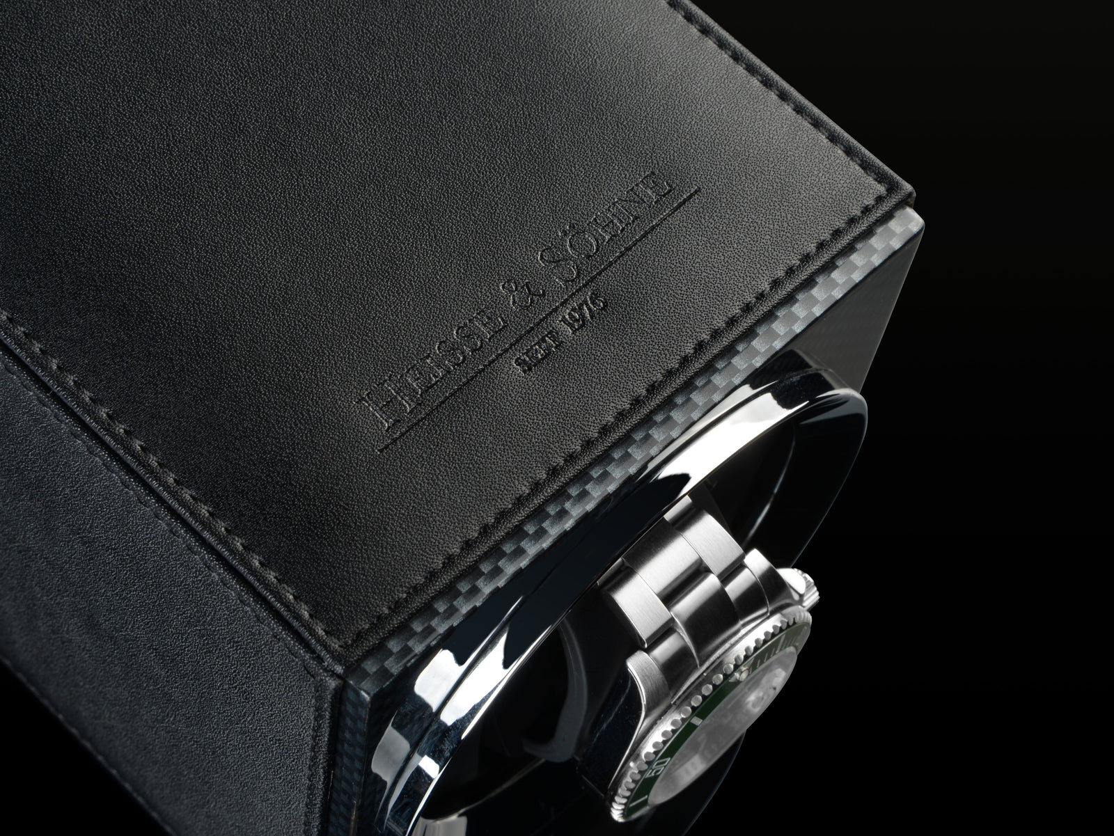 Moon Carbon & Black Single