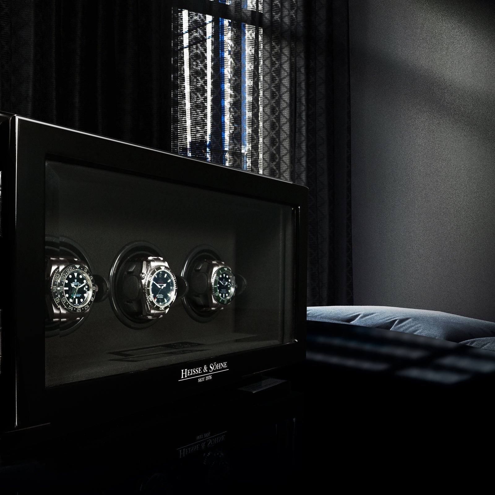 Watch Master 6 Black & Carbon