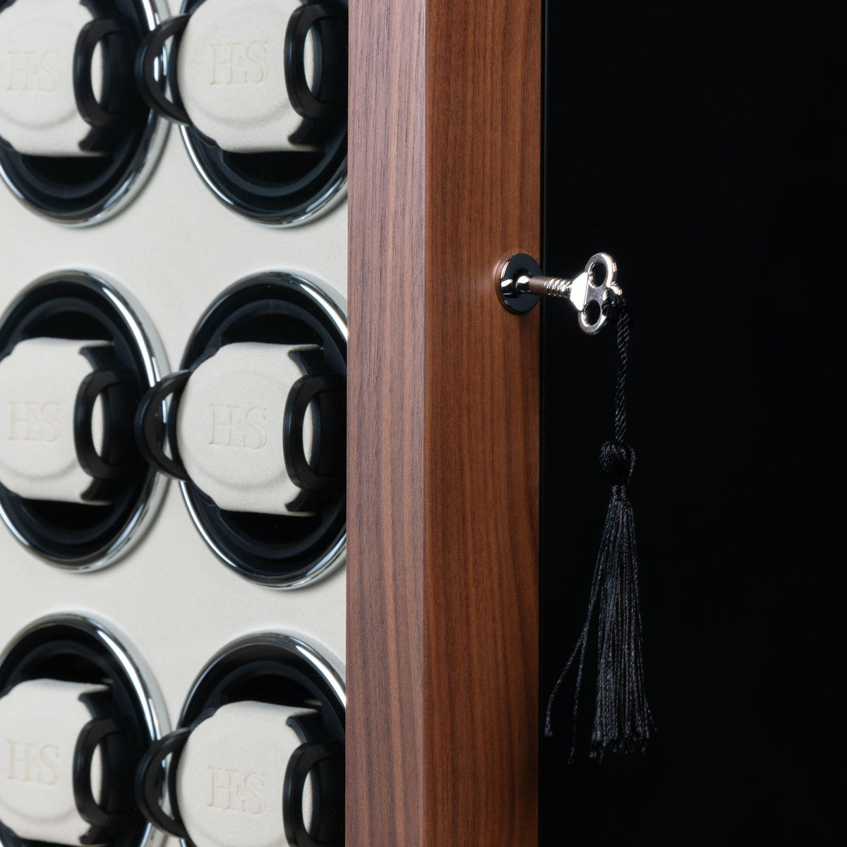 Collector New York Black and Cream 16 Watches