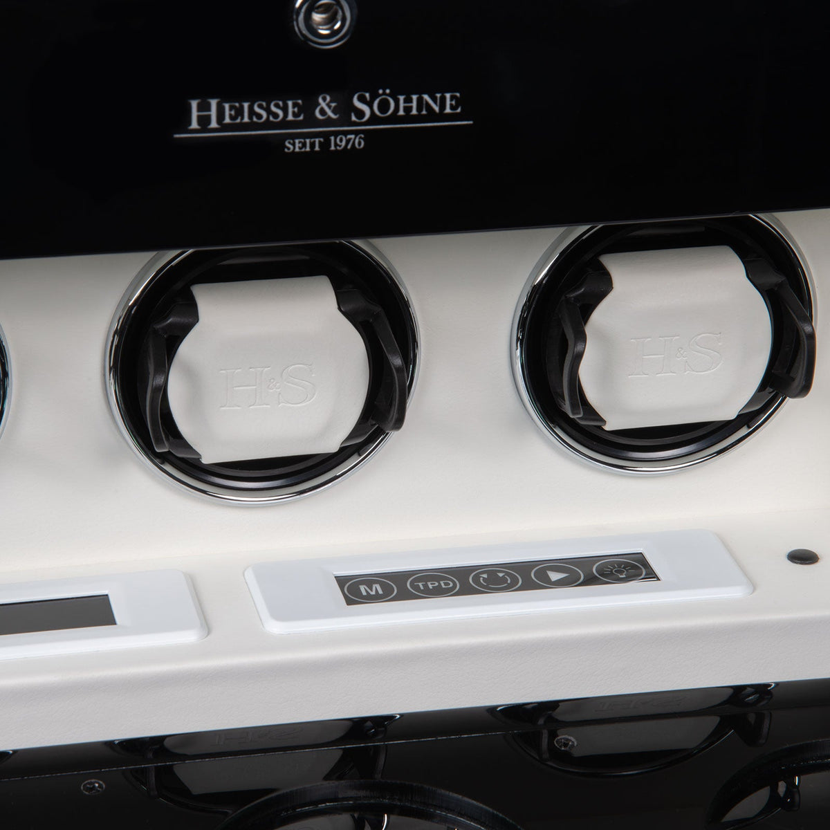 Loop 3 Black & White