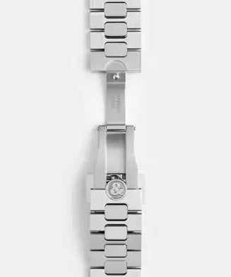 Close-up of a silver watch with a detailed band on a light gray background

Bell & Ross BR-05 36mm Mother of Pearl Steel BR05A-S-MP-ST/SST Bandiera Jewellers