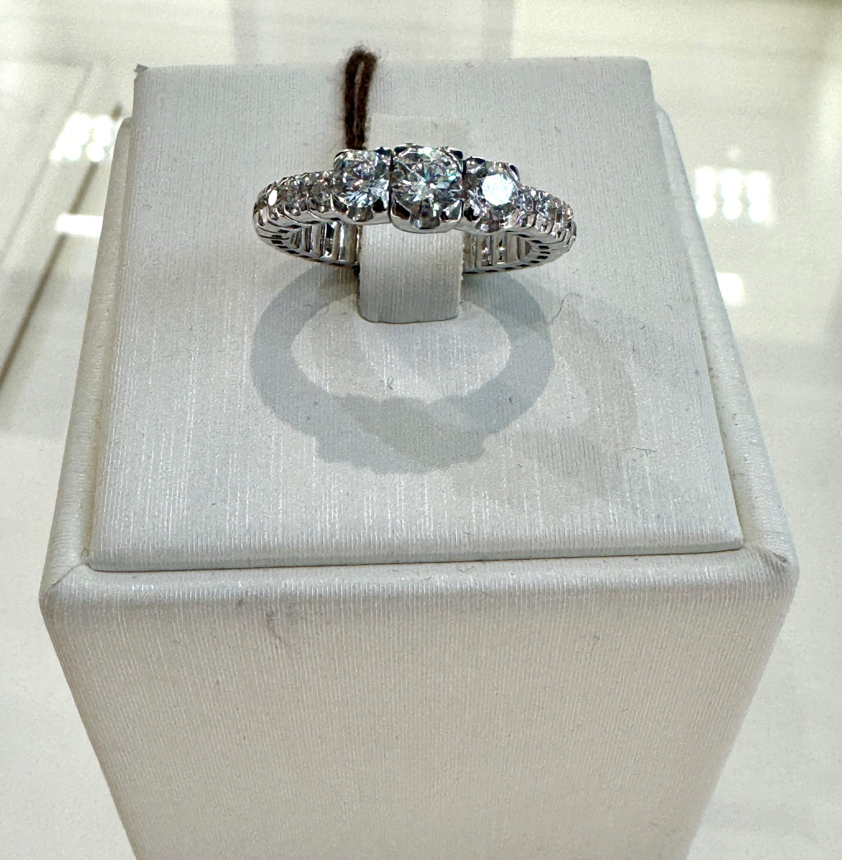 Hulchi Belluni Tresor Collection 18KT White Gold ring with diamonds 20186-WW