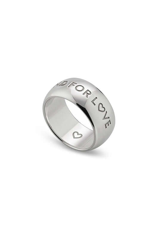 Silver ring with engraved text and heart symbol on a white background

GUCCI Blind For Love Silver Ring Wide YBC843583001 Bandiera Jewellers