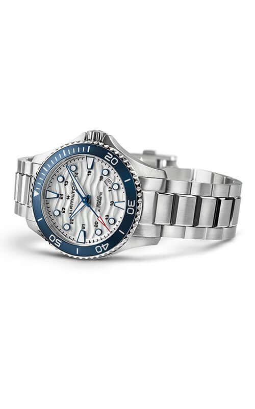 Silver watch with blue accents on a white background

Hamilton Khaki Navy Scuba Auto H82425110 /  Bandiera Jewellers