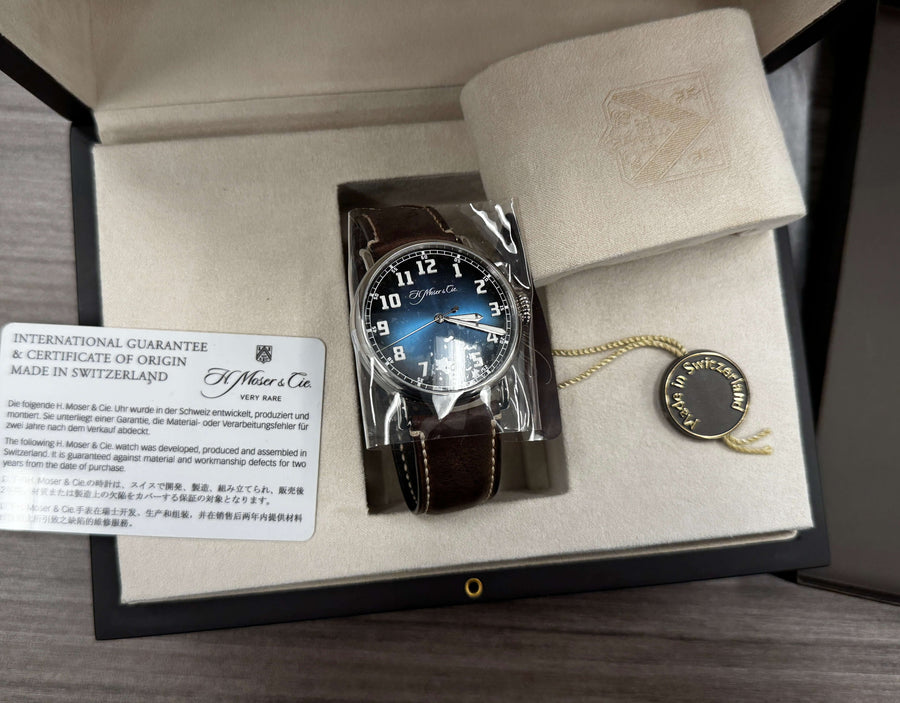 H. Moser & Cie Heritage Centre Seconds 8200-1201