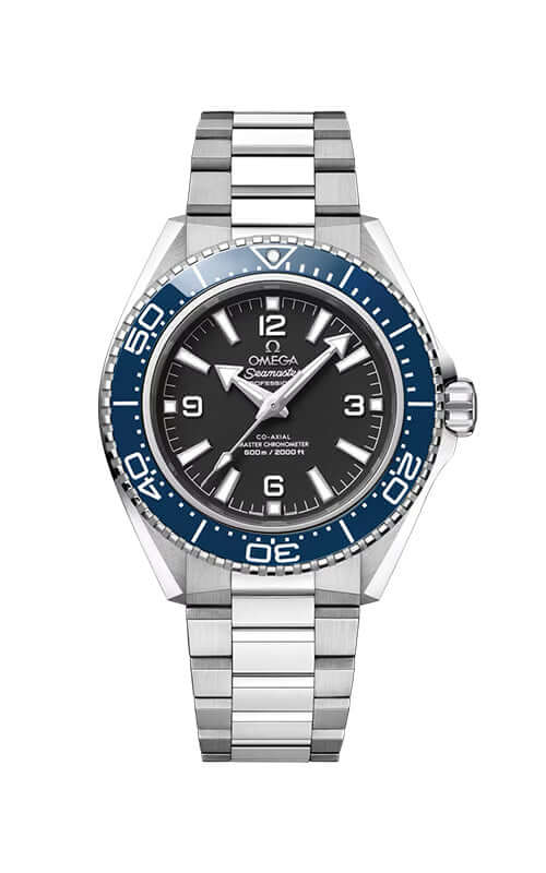 Omega watch with black face and blue bezel on a white background

Omega Seamaster Planet Ocean 600M 217.30.42.21.01.002 Bandiera Jewellers