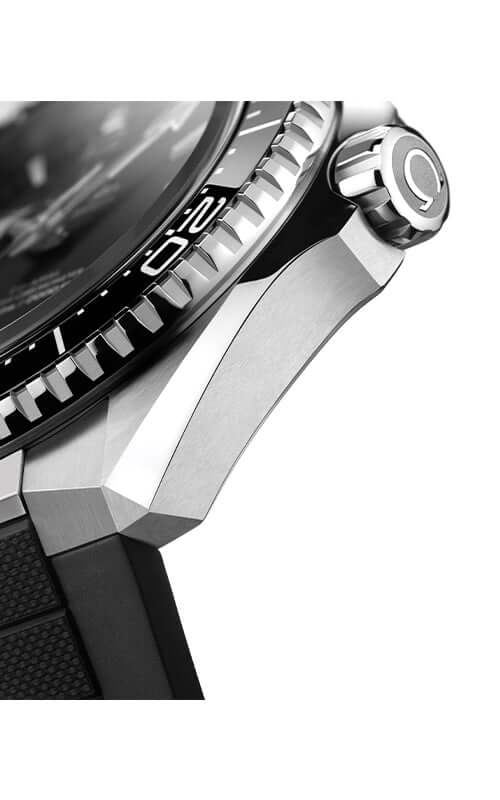 Close-up of a silver watch with a black strap on a white background

Omega Seamaster Planet Ocean 600M 217.32.42.21.01.001 Bandiera Jewellers