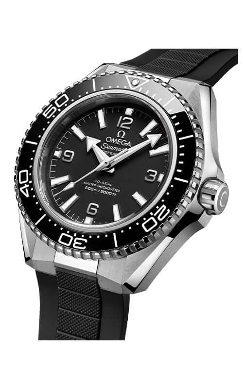 Omega watch with black dial and rubber strap on a white background

Omega Seamaster Planet Ocean 600M 217.32.42.21.01.001 Bandiera Jewellers