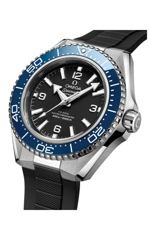 Omega watch with black dial and blue bezel on a white background

Omega Seamaster Planet Ocean 600M 217.32.42.21.01.002 Bandiera Jewellers