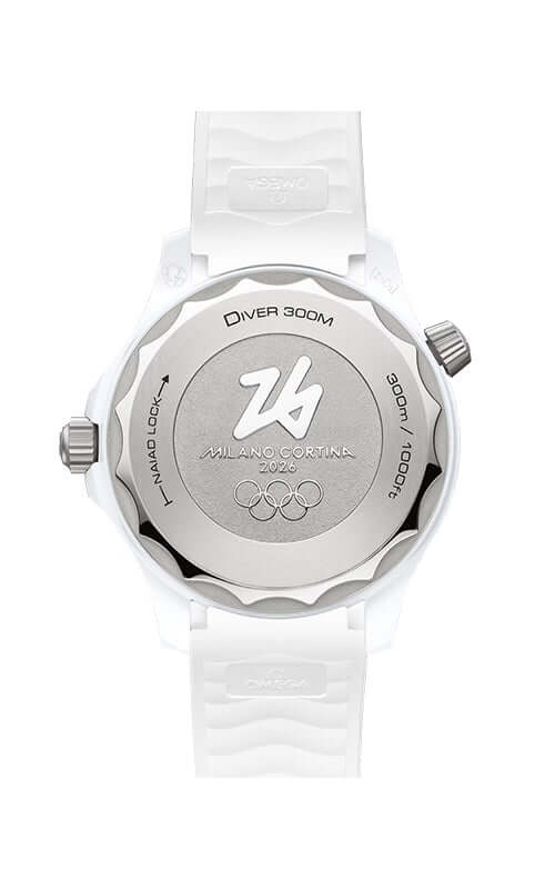 Omega watch with white face and strap on a white background

Omega Speedmaster Milano Cortina 522.92.44.20.04.001 Bandiera Jewellers