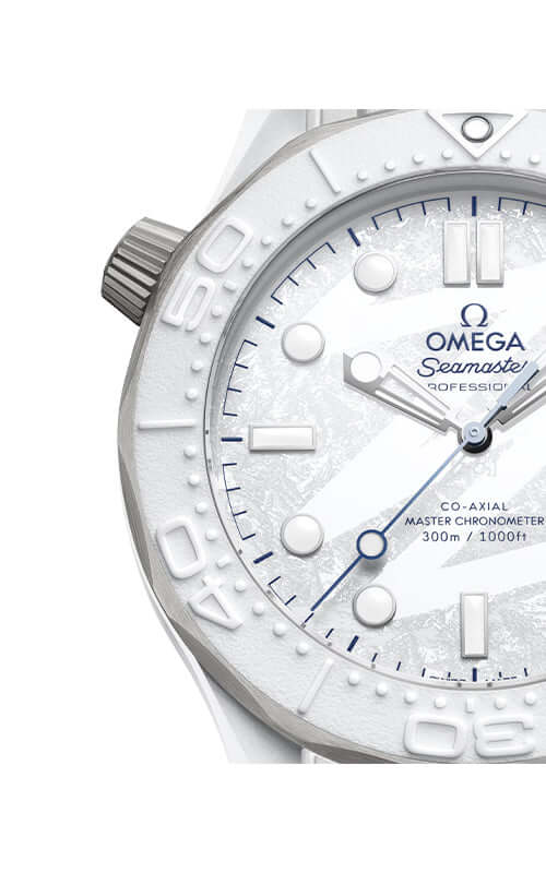 Omega watch with white face and silver case on a white background

Omega Speedmaster Milano Cortina 522.92.44.20.04.001 Bandiera Jewellers