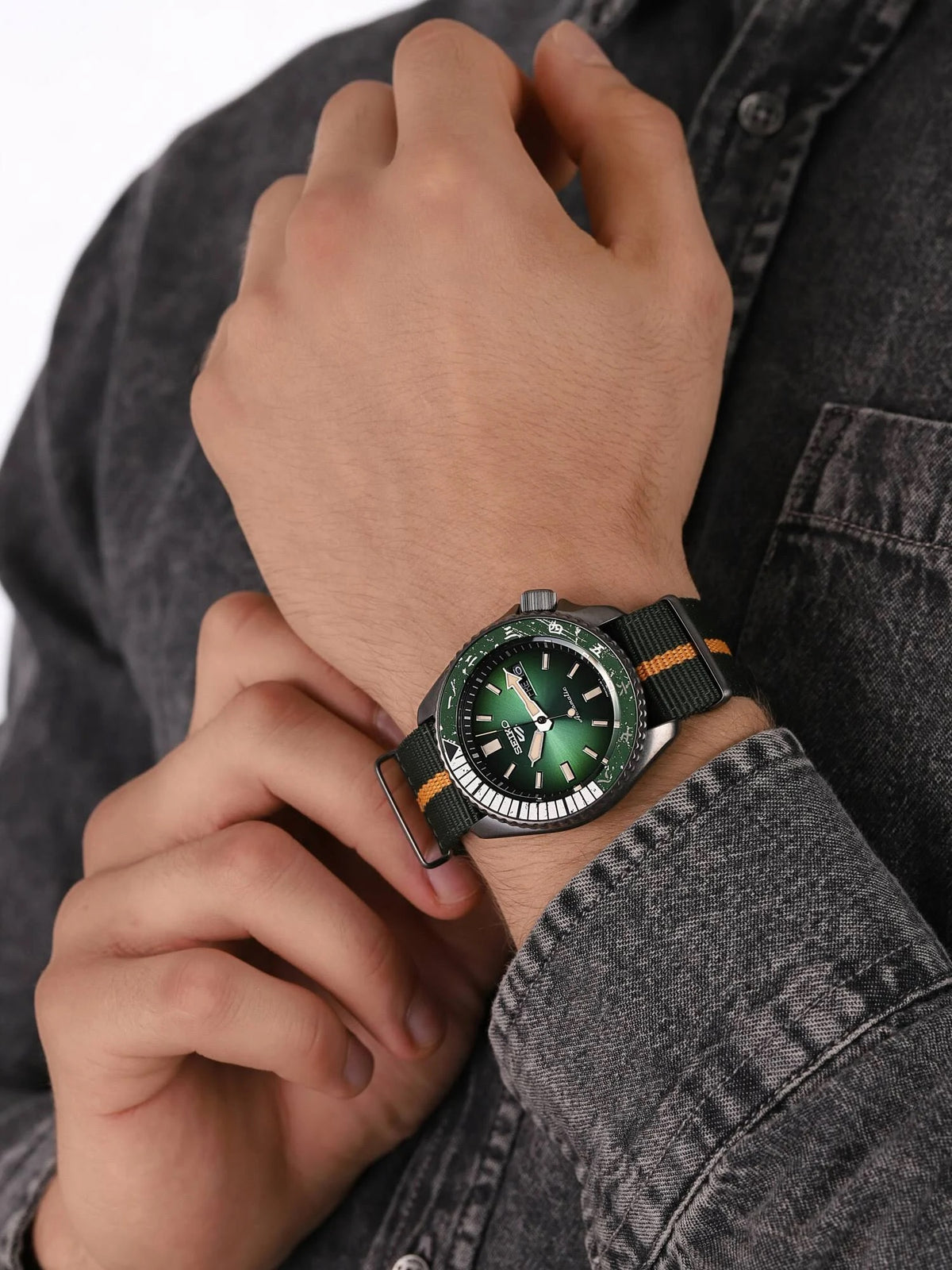 SEIKO 5 DAY DATE NARUTO BORUTO LTD SRPF73K1F
