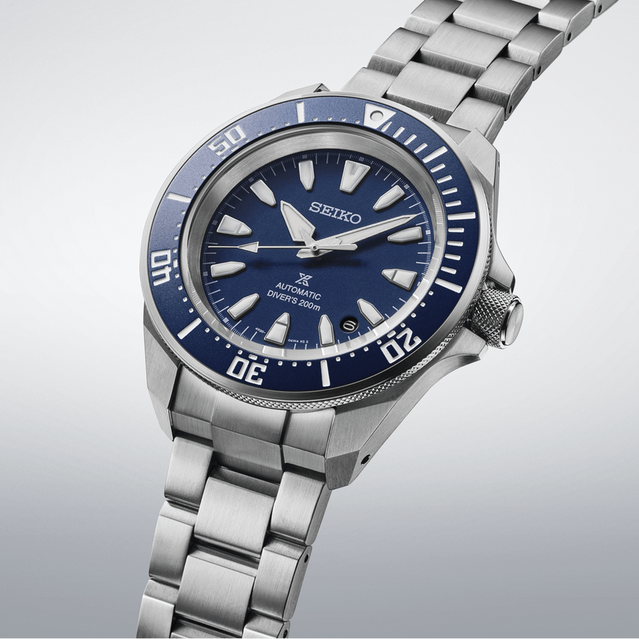 Seiko watch with blue dial and silver bracelet on a white background

Seiko Prospex "Samurai" Diver's SRPL51K1 Bandiera Jewellers
