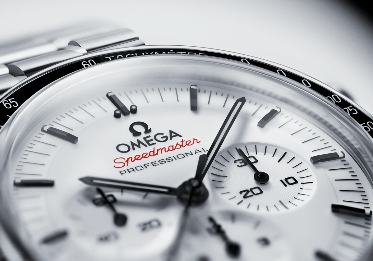 Omega Speedmaster 310.30.42.50.04.001 Bandiera Jewellers