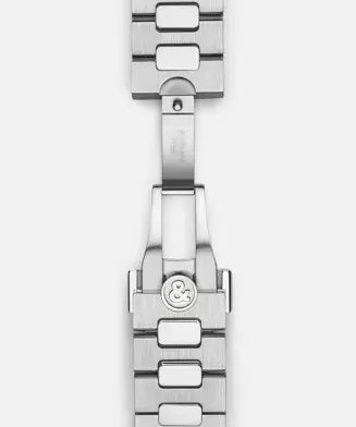Close-up of a silver watch strap with a brand logo on a light gray background

Bell & Ross BR-05 Black Steel BR05A-BL-ST/SST Bandiera Jewellers