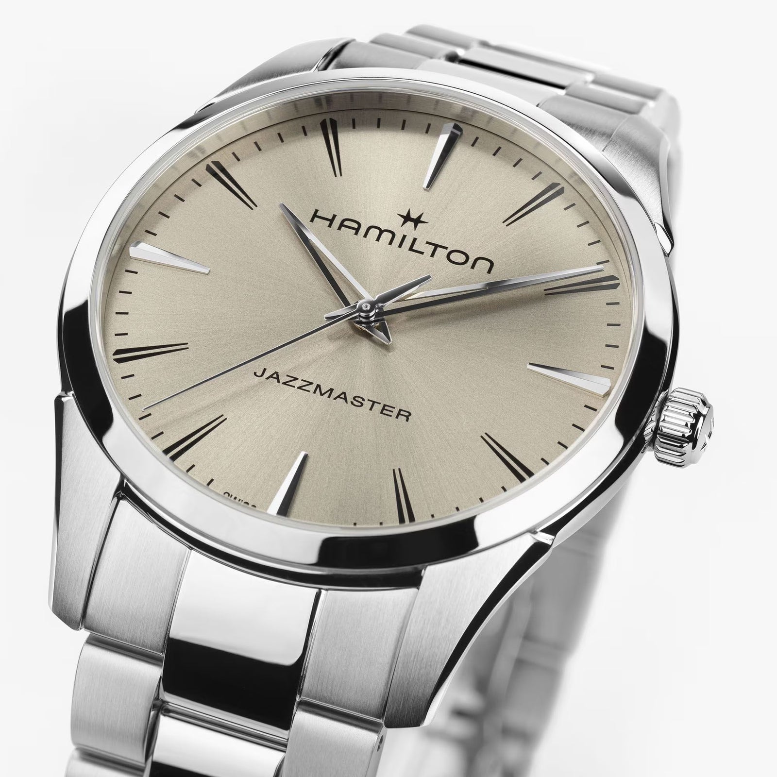 Hamilton Jazzmaster watch with silver metal band and beige dial on a white background

Hamilton Jazzmaster Quartz 40mm H32461121 Bandiera Jewellers