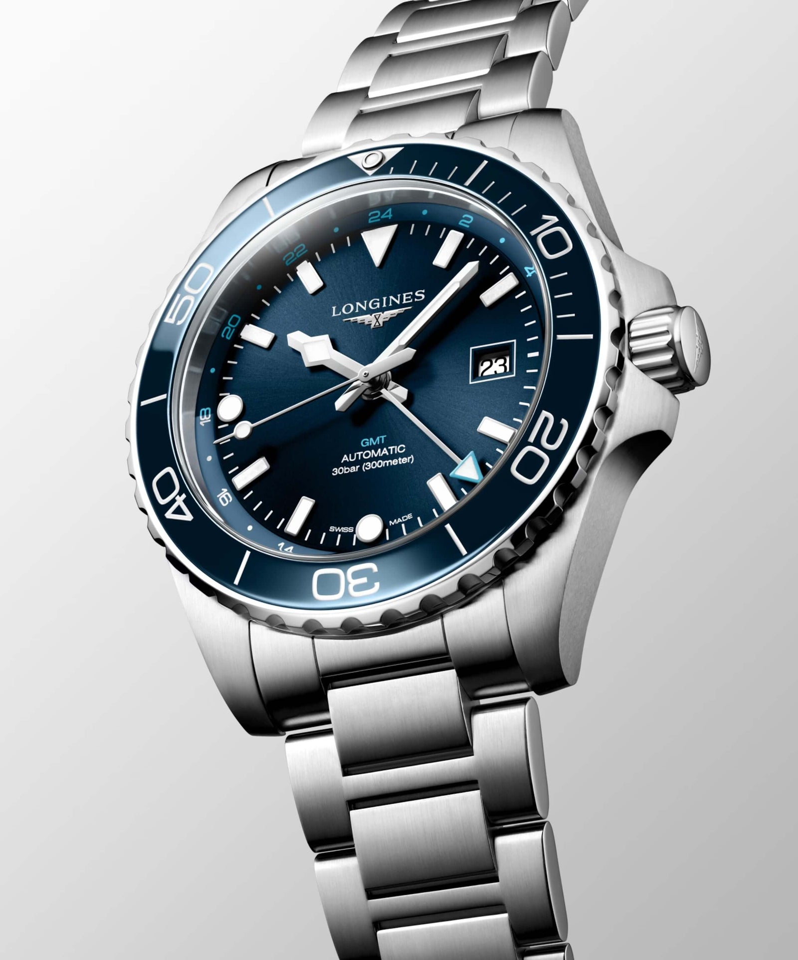 Silver watch with blue face on a white background

Longines HydroConquest GMT L38904966 Bandiera Jewellers