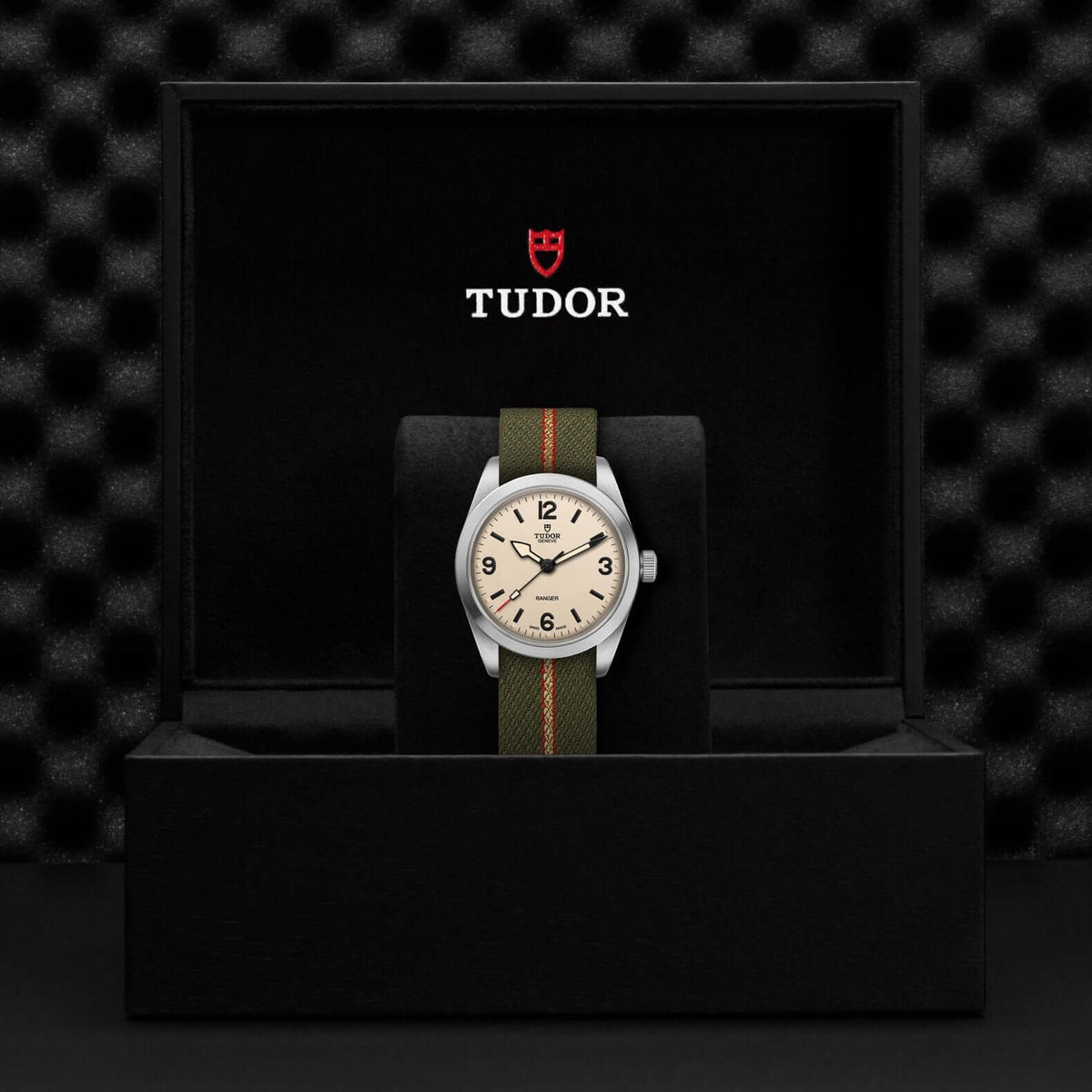Tudor watch with green strap in a black box on a textured black background

Tudor Ranger M79930-0008 Bandiera Jewellers