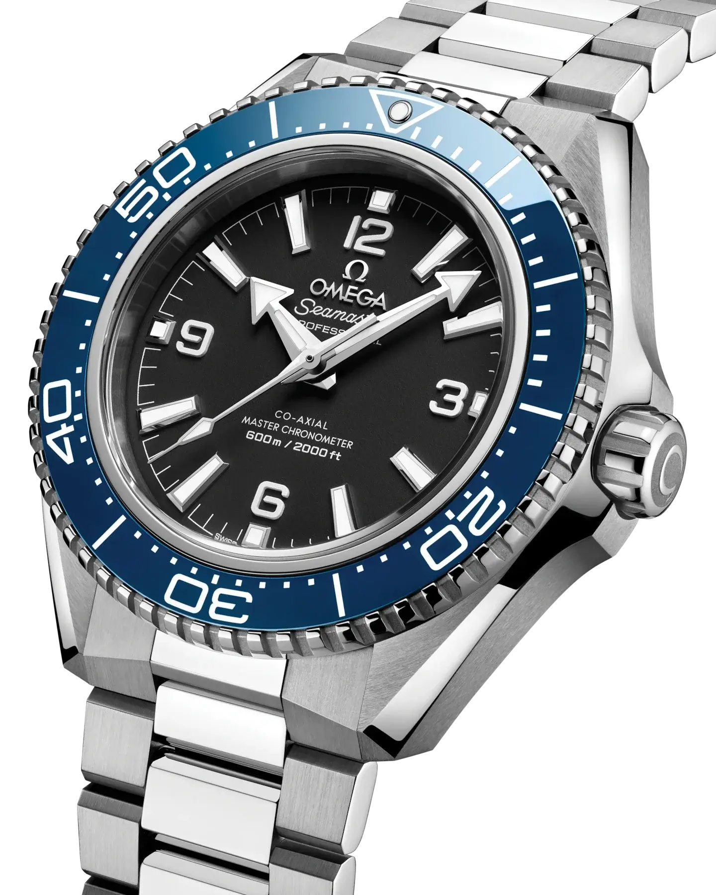 Omega Seamaster watch with blue bezel and silver bracelet on a white background

Omega Seamaster Planet Ocean 600M 217.30.42.21.01.002 Bandiera Jewellers
