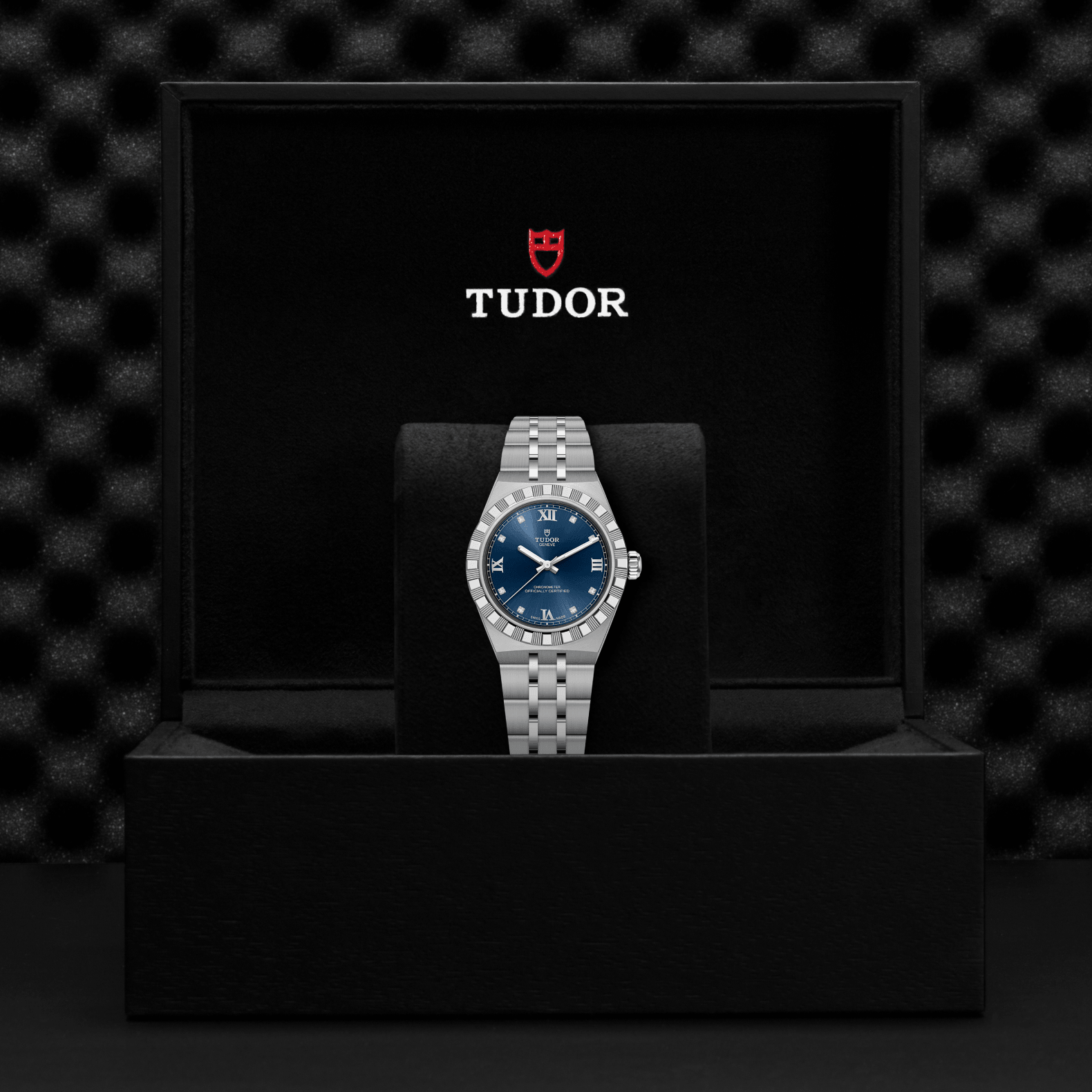 Tudor watch in a black display case with a dark textured background

Tudor Royal 30mm M2830A1A0-0001 Bandiera Jewellers