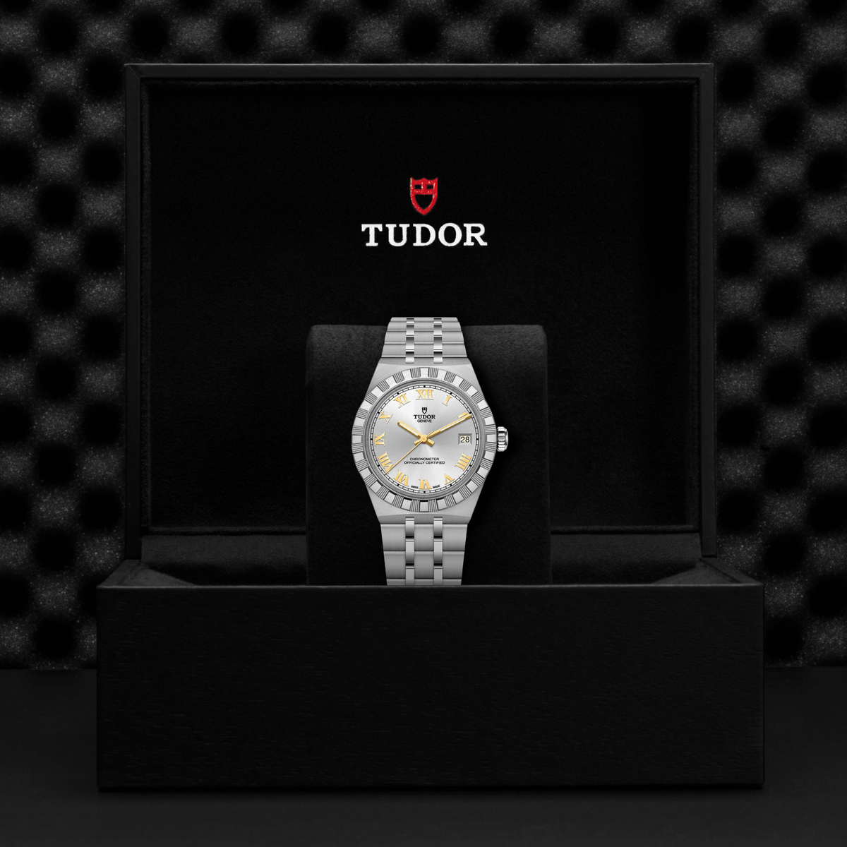 Tudor watch in a black box with the Tudor logo on a dark textured background

Tudor Royal 36mm m2836c1a0-0104 Bandiera Jewellers
