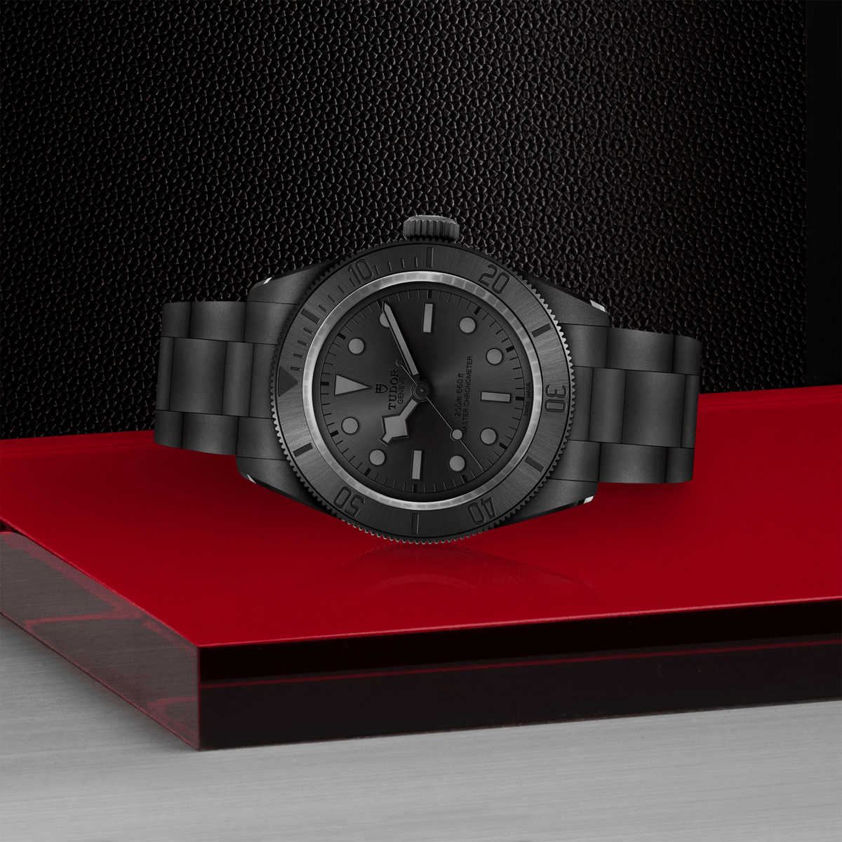 Black watch on a red platform with a dark background

Tudor Black Bay Ceramic M7941A1ACNU-0001 Bandiera Jewellers