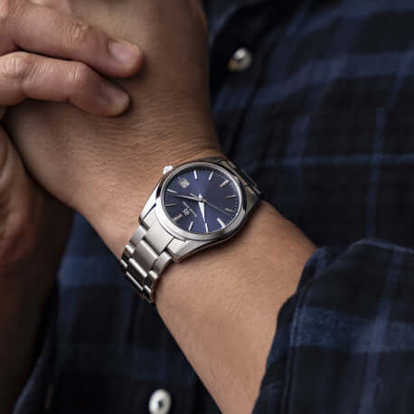 Silver watch with a blue dial on a white background

Grand Seiko Heritage Collection SBGX265G Bandiera Jewellers 